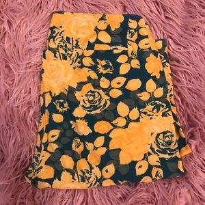 Never worn lularoe one size os rose print leggings